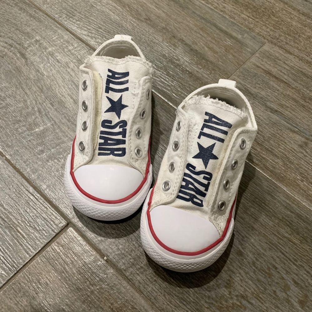 White Converse low tops